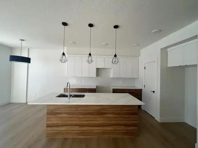 For Rent 3 Bedroom Apartment Edmonton AB DS104362227