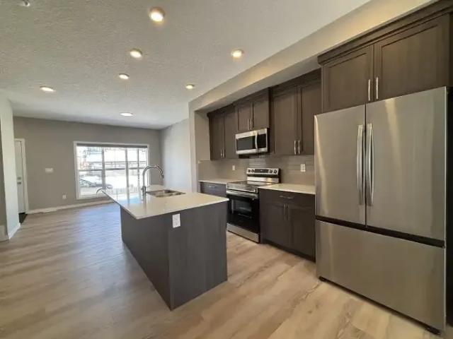 For Rent 3 Bedroom Apartment Edmonton AB DS104434299