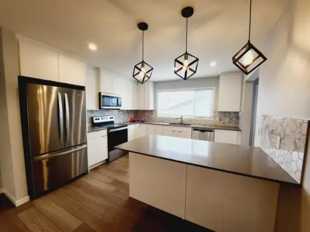 For Rent 3 Bedroom Apartment Edmonton AB DS102846242