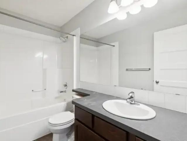 For Rent 3 Bedroom Apartment Edmonton AB DS103770475