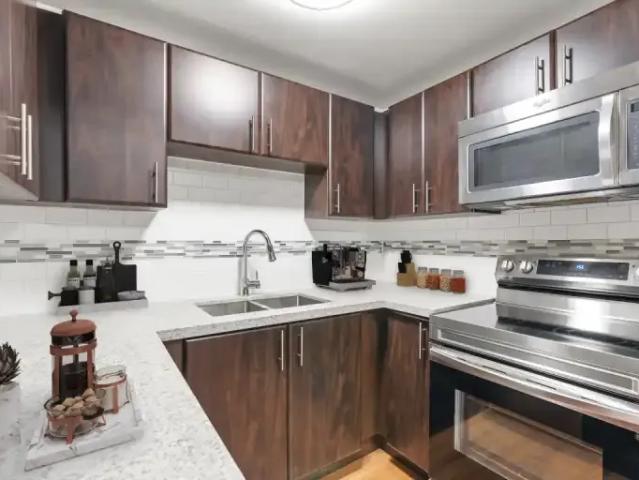 For Rent 3 Bedroom Apartment Guelph ON DS103090604