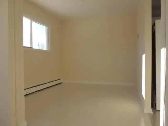 For Rent 3 Bedroom Apartment Garson ON DS101825624