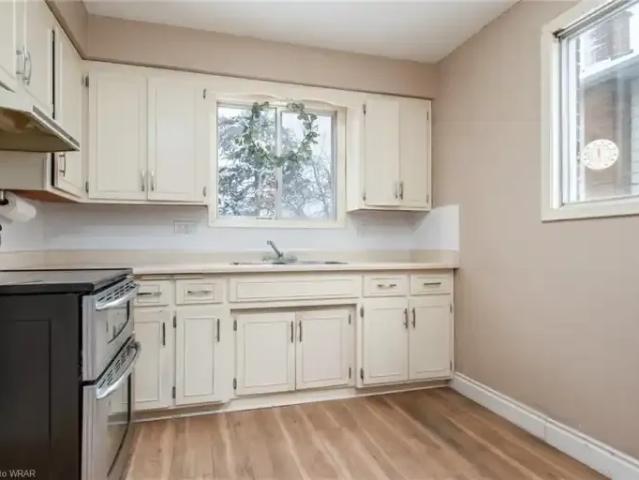 For Rent 3 Bedroom Apartment Kitchener ON DS102243036