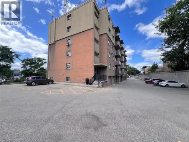 For Rent 3 Bedroom Apartment Kitchener ON DS103179202