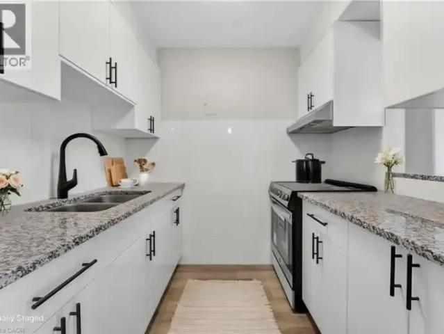 For Rent 3 Bedroom Apartment Kitchener ON DS104470967