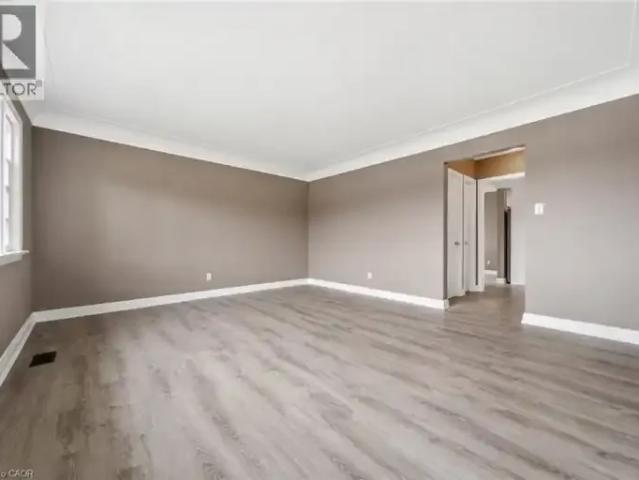 For Rent 3 Bedroom Apartment Kitchener ON DS104711655