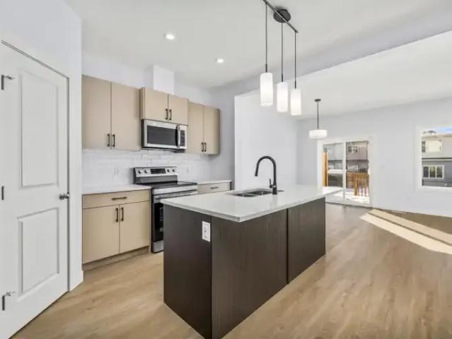 For Rent 3 Bedroom Apartment Leduc AB DS101042331