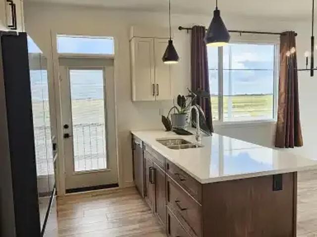 For Rent 3 Bedroom Apartment Lethbridge AB DS104181411