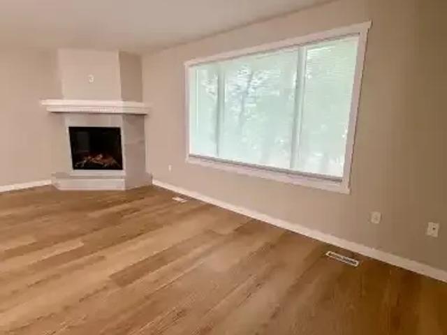 For Rent 3 Bedroom Apartment Red Deer AB DS104401559