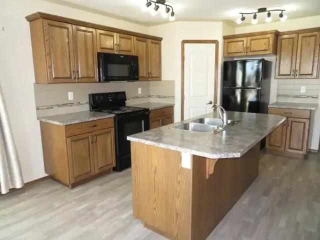 For Rent 3 Bedroom Apartment Red Deer AB DS104754158