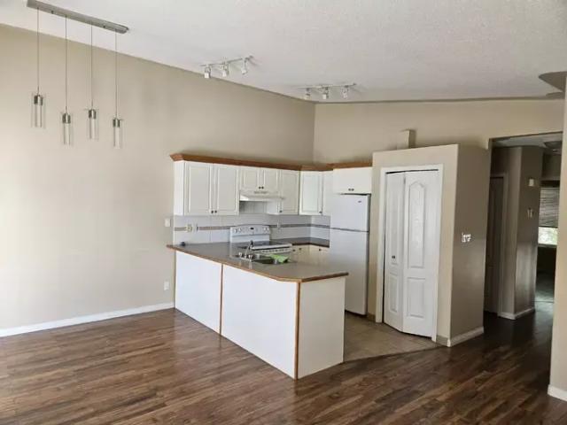 For Rent 3 Bedroom Apartment Red Deer AB DS98219564