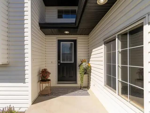For Rent 3 Bedroom Apartment Strathmore AB DS102143668