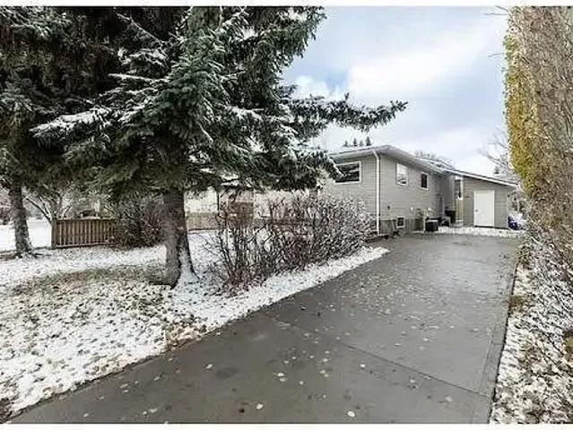 For Rent 3 Bedroom Apartment Sylvan Lake AB DS105087898