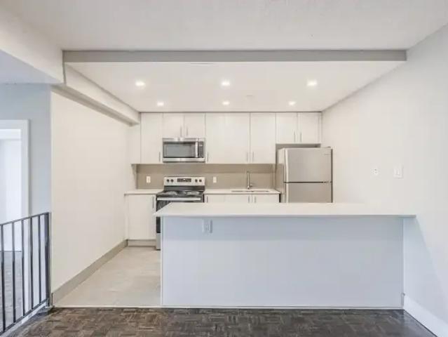 For Rent 3 Bedroom Apartment Toronto ON DS99718912