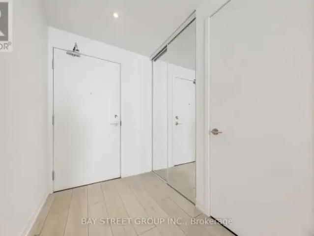 For Rent 3 Bedroom Apartment Vaughan ON DS101878053