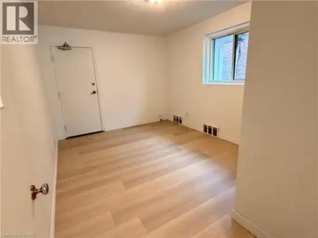 For Rent 3 Bedroom Apartment Waterloo ON DLS102394921