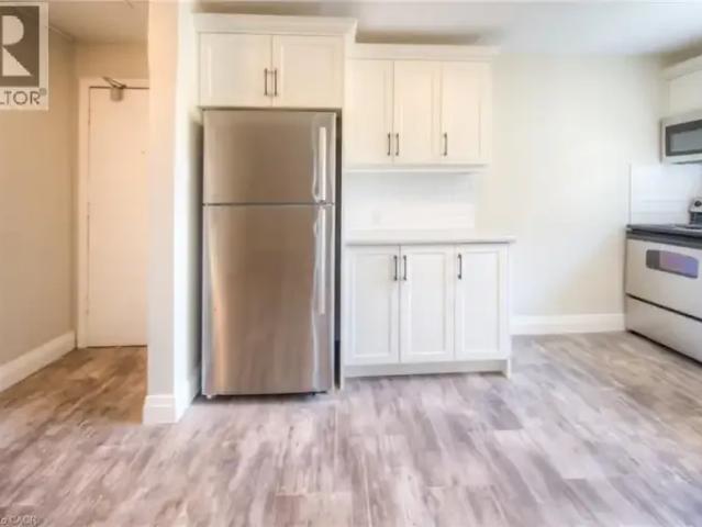 For Rent 3 Bedroom Apartment Waterloo ON DS105004902