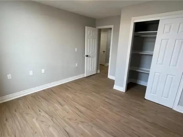 For Rent 3 Bedroom Apartment Welland ON DS103179299