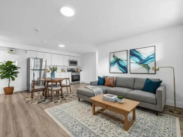 For Rent 3 Bedroom Apartment Whitby ON DS104972165