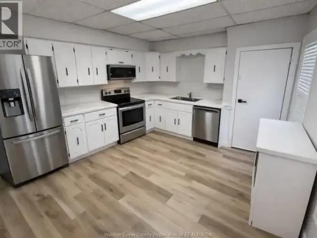 For Rent 3 Bedroom Apartment Windsor ON DS100977115