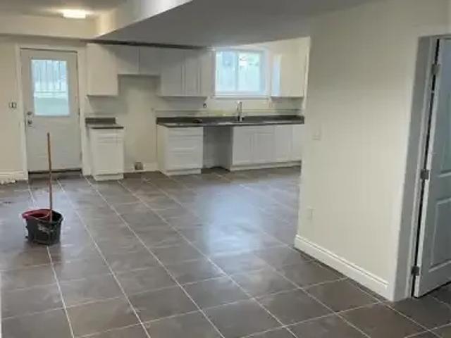 For Rent 3 Bedroom Apartment Windsor ON DS101186421