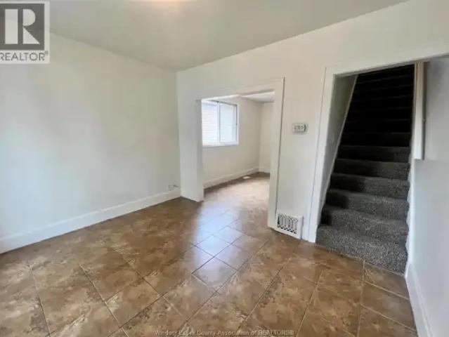 For Rent 3 Bedroom Apartment Windsor ON DS103487768
