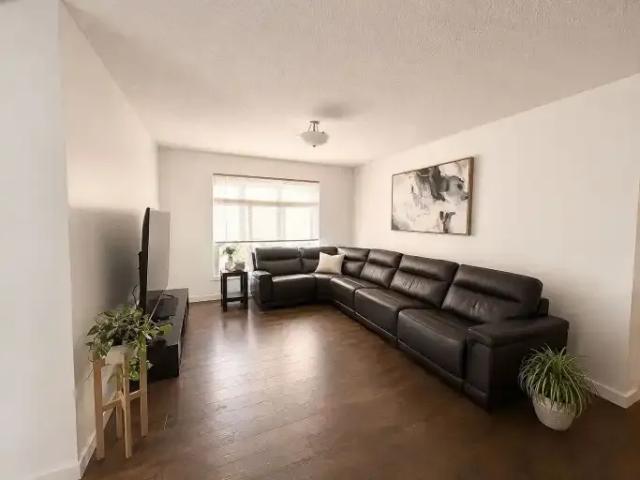 For Rent 3 Bedroom House Cochrane AB DS105486441