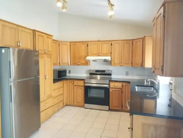 For Rent 3 Bedroom House Calgary AB DS101910318