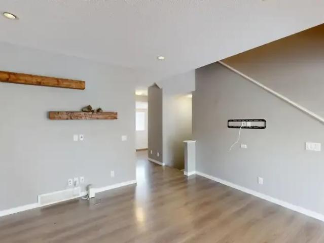 For Rent 3 Bedroom House Calgary AB DS102952103