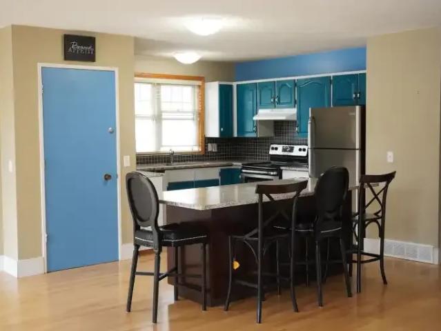 For Rent 3 Bedroom House Calgary AB DS103243619