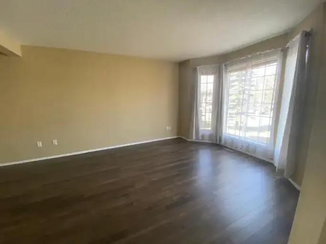 For Rent 3 Bedroom House Calgary AB DS103651915
