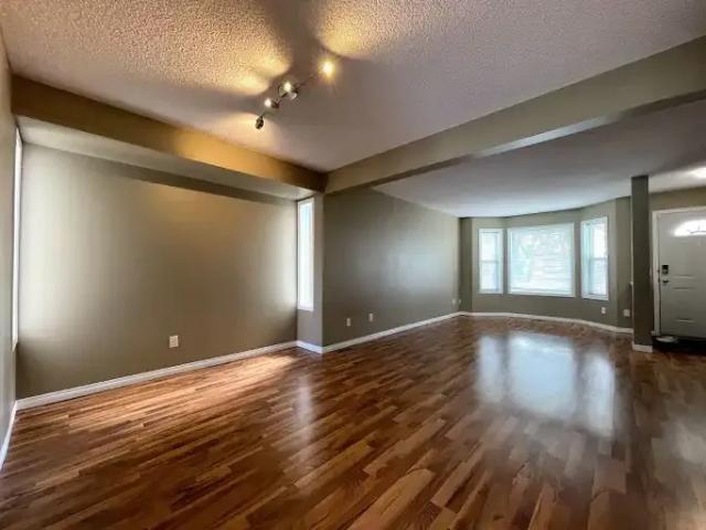For Rent 3 Bedroom House Calgary AB DS104180316