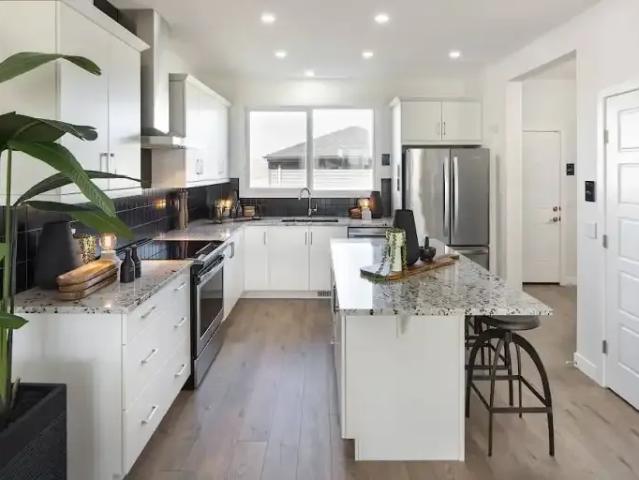 For Rent 3 Bedroom House Calgary AB DS104181081