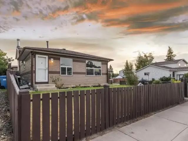 For Rent 3 Bedroom House Calgary AB DS104181841