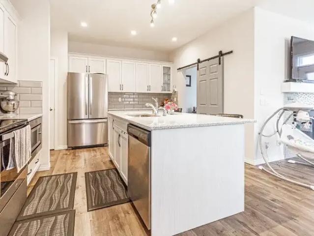 For Rent 3 Bedroom House Calgary AB DS104182069