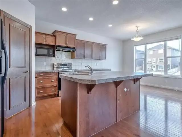 For Rent 3 Bedroom House Calgary AB DS104182566
