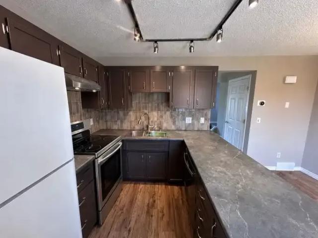 For Rent 3 Bedroom House Calgary AB DS104257146