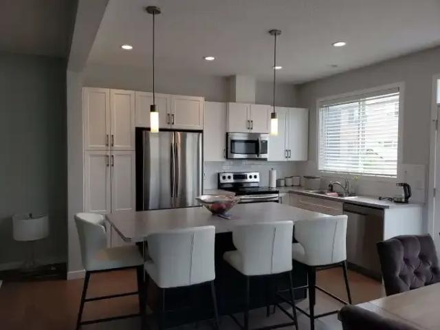For Rent 3 Bedroom House Calgary AB DS104401105