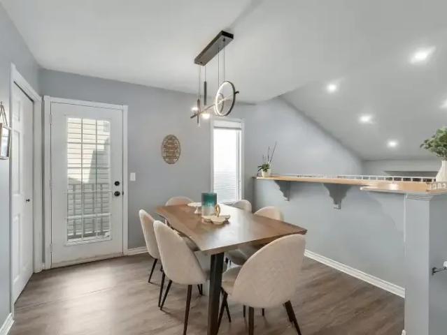 For Rent 3 Bedroom House Calgary AB DS104401589