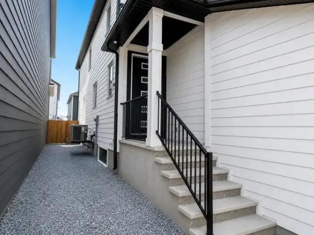 For Rent 3 Bedroom House Calgary AB DS104598206