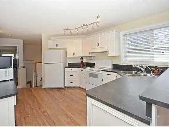 For Rent 3 Bedroom House Calgary AB DS104782768