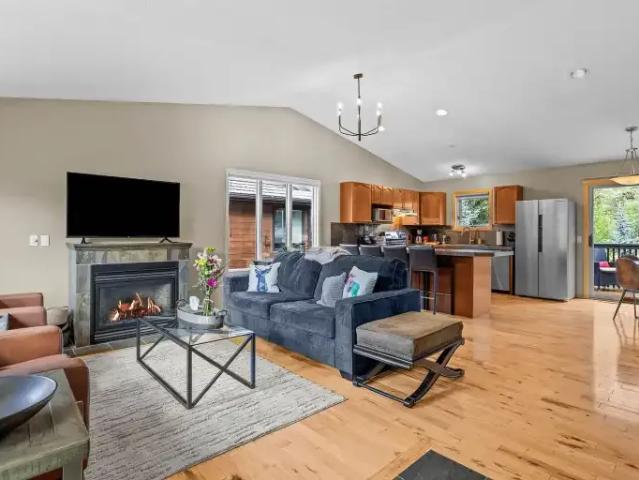 For Rent 3 Bedroom House Canmore AB DS104681478