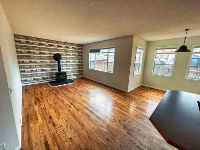 For Rent 3 Bedroom House Chestermere AB DLS102366532