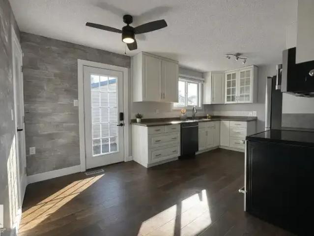 For Rent 3 Bedroom House Edmonton AB DS104711338