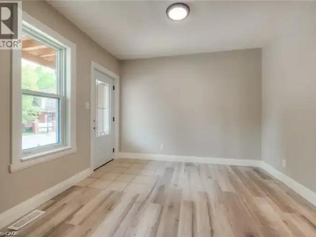 For Rent 3 Bedroom House Kitchener ON DS101585073