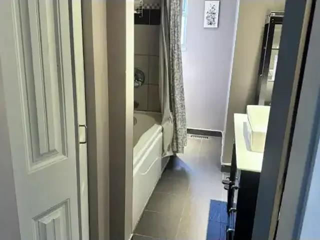 For Rent 3 Bedroom House North Vancouver BC DS102794941