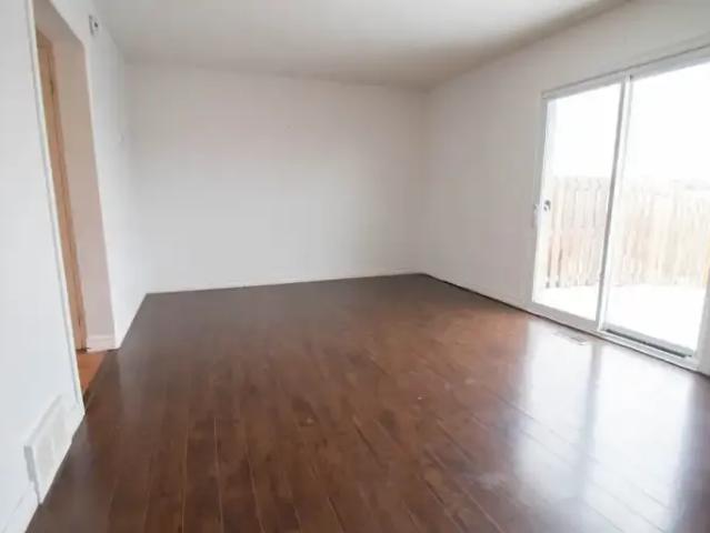 For Rent 3 Bedroom House St. Catharines ON DLS103958656