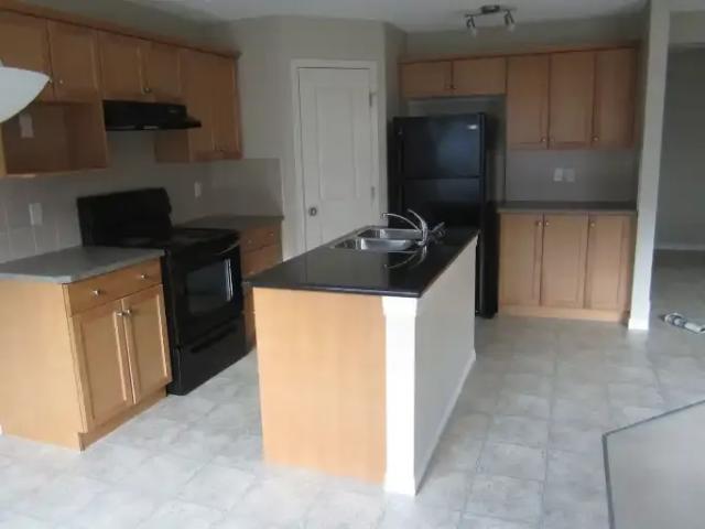 For Rent 3 Bedroom House Strathmore AB DLS105009038