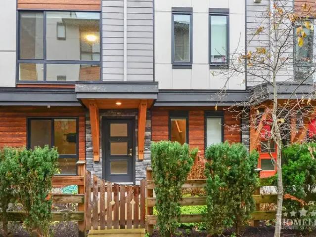 For Rent 3 Bedroom House Surrey BC DS104888687