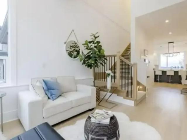 For Rent 3 Bedroom House Surrey BC DS102578900
